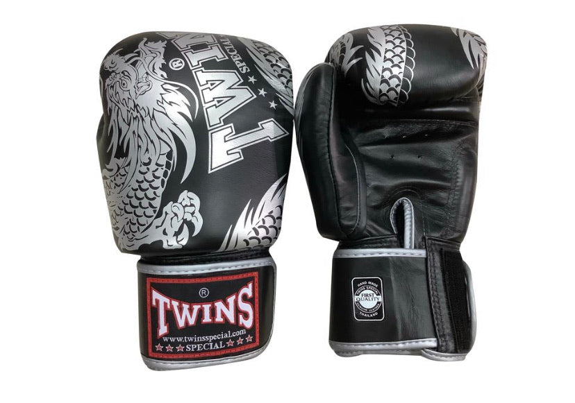 泰拳拳套 Thai Boxing Gloves : Twins FBGVL3-49 SILVER/BLACK