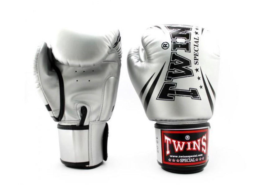 泰拳拳套 Thai Boxing Gloves : TWINS SPECIAL FBGVS3-TW6 SILVER/BLACK