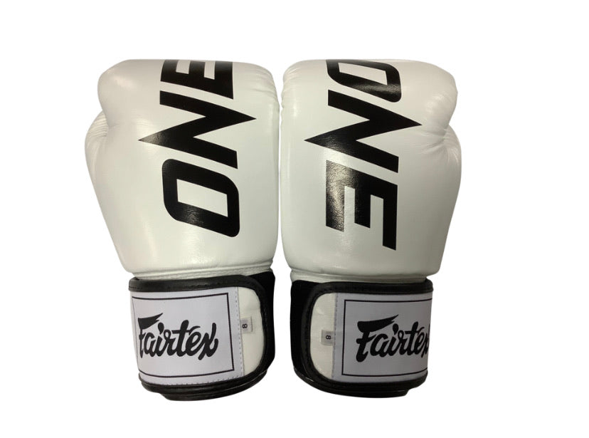 泰拳拳套 Thai Boxing Gloves : Fairtex BGV1 "ONE" White