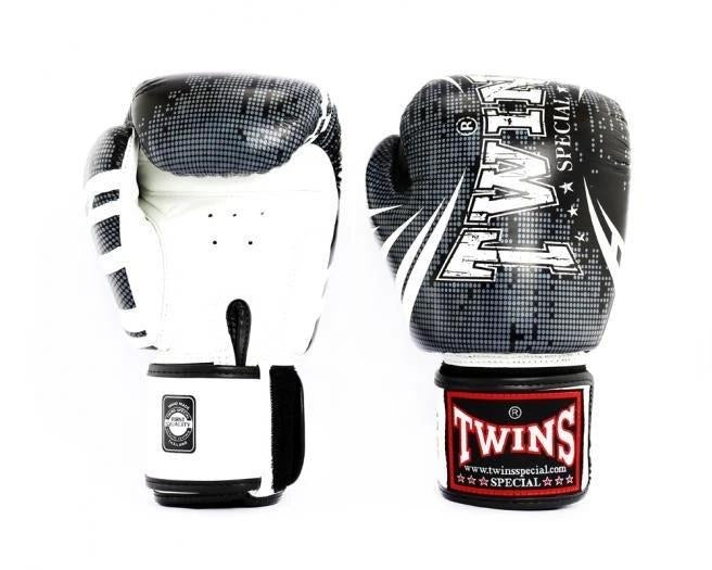 泰拳拳套 Thai boxing gloves: TWINS FBGVL-3 TW5  BLACK AND WHITE